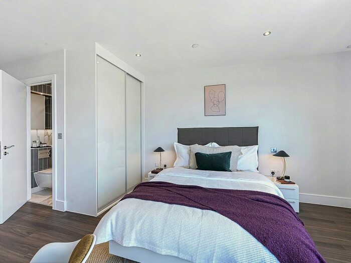 2 Bedroom Flat To Rent In Uncle Southall, Merrick Road, Southall, UB2