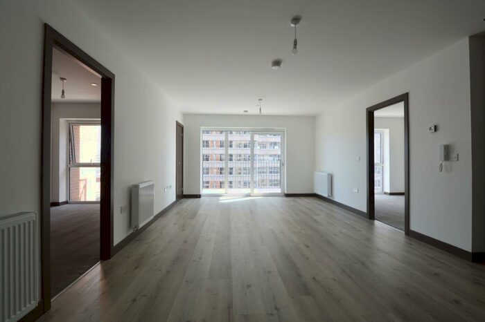 2 Bedroom Apartment To Rent In Victoria Avenue, Southend On Sea, SS2