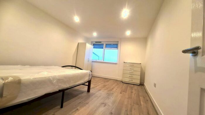 3 Bedroom Flat To Rent In London Road, Croydon, CR0