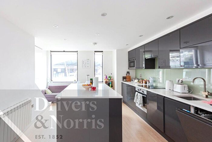2 Bedroom Apartment To Rent In Seven Sisters Road, Finsbury Park, London, N4