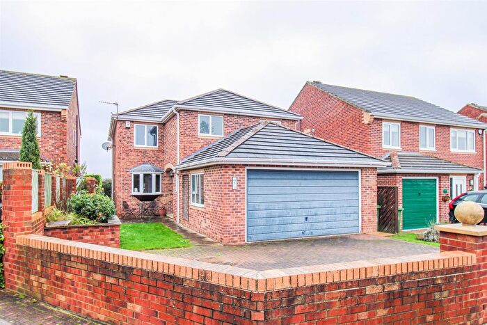 4 Bedroom Detached House To Rent In Cliffe Crest, Horbury, WF4