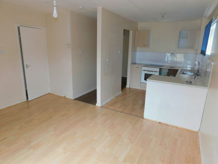 2 Bedroom Flat To Rent In North Street, Stanground, PE2