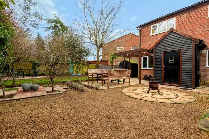 1 Bedroom Link Detached House To Rent In Newbury, Berkshire, RG14