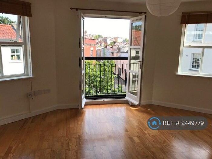 2 Bedroom Flat To Rent In Catherine Court, Bristol, BS6