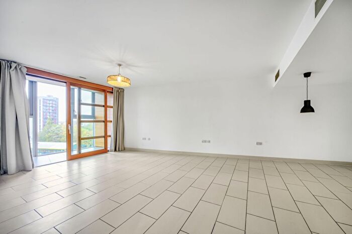1 Bedroom Flat To Rent In Lombard Road, London, SW11