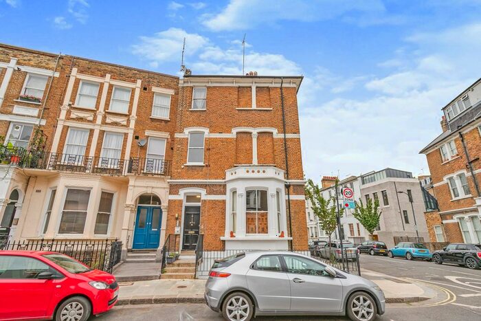 2 Bedroom Flat To Rent In Hazlitt Road, London, W14