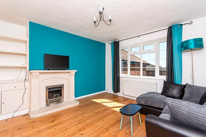 2 Bedroom Flat To Rent In Cardrew Court, North Finchley, London, N12