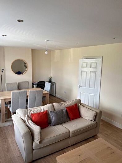 2 Bedroom Flat To Rent In Alderwood Road, Swansea, SA3