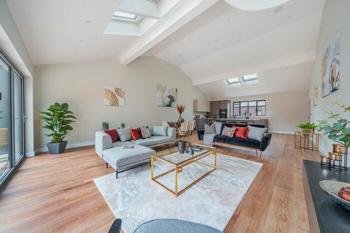 3 Bedroom Bungalow For Sale In Hill Top Place, Westerham, TN16