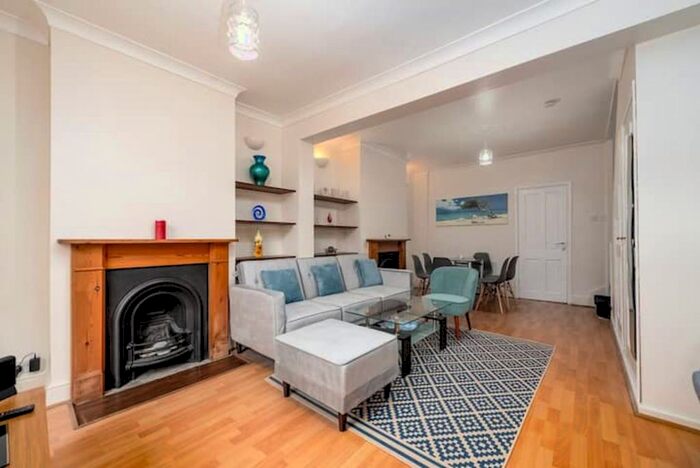 2 Bedroom Flat To Rent In Morley Avenue, London, N22