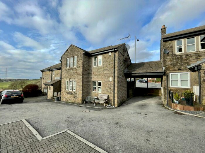 2 Bedroom Apartment To Rent In , Felltop Court, Lydgate, OL4