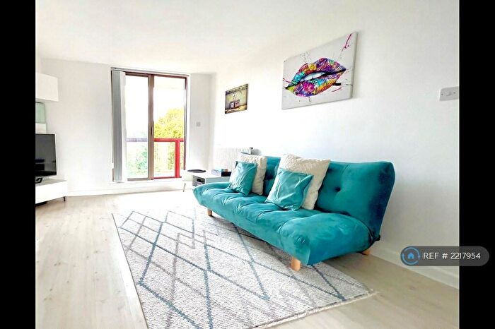 1 Bedroom Flat To Rent In Asher Way, London, E1W
