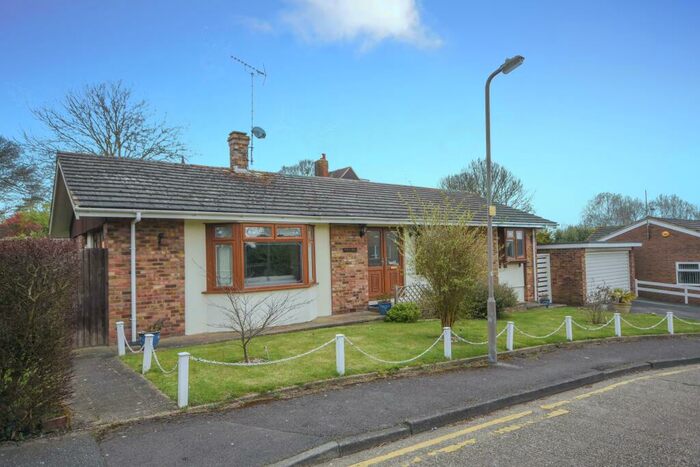 3 Bedroom Detached Bungalow To Rent In Lewis Close, Shenfield, CM15