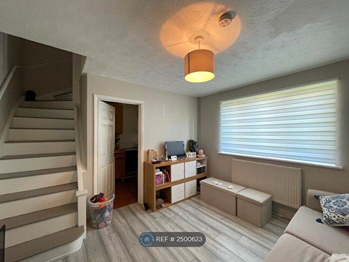 1 Bedroom Semi-Detached House To Rent In The Lawns, Hemel Hempstead, HP1