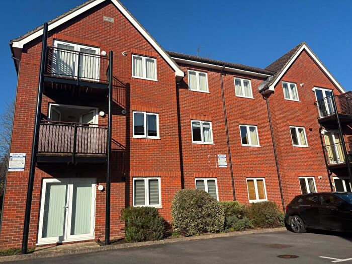 2 Bedroom Flat To Rent In Providence Hill, Bursledon, Southampton, Hampshire, SO31