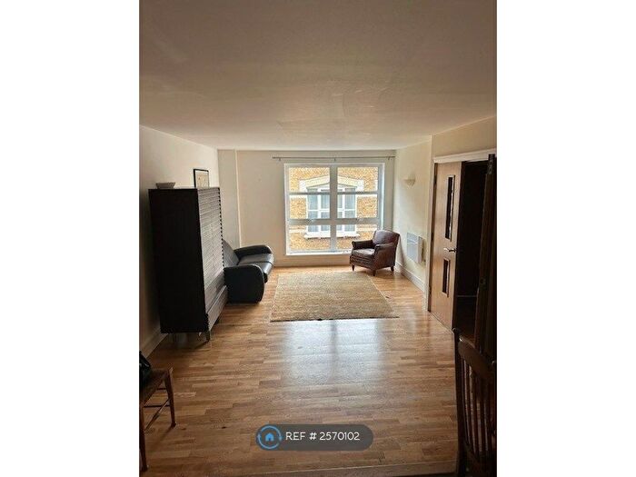 2 Bedroom Flat To Rent In Black Bull Court, London, EC1N