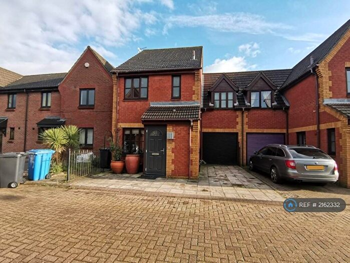 3 Bedroom Semi-Detached House To Rent In Baxter Court, Norwich, NR3