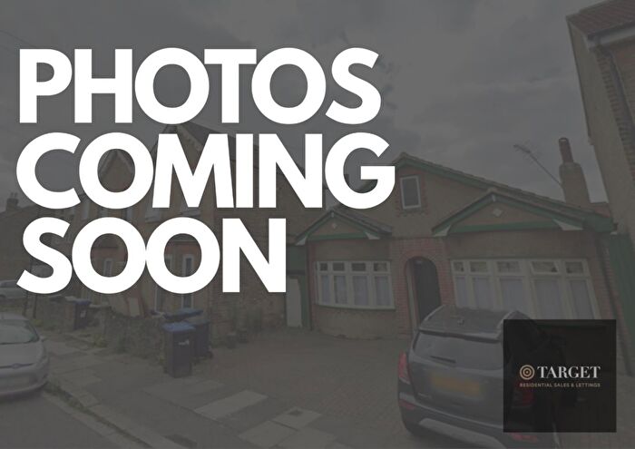 3 Bedroom Bungalow To Rent In Holly Road, EN3