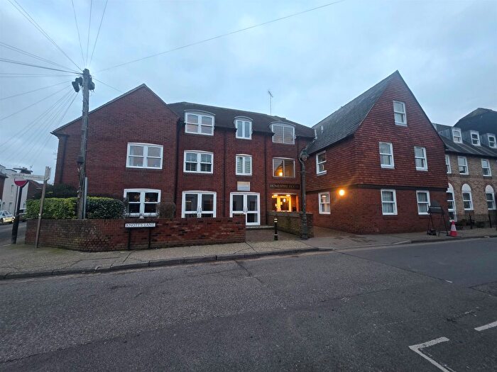 1 Bedroom Flat For Sale In Knotts Lane, Canterbury, CT1