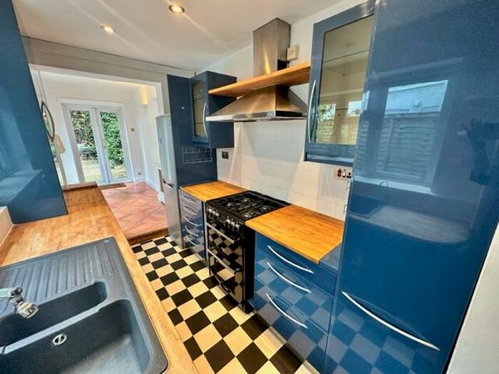 2 Bedroom Character Property To Rent In Bell Street, Maidenhead, SL6