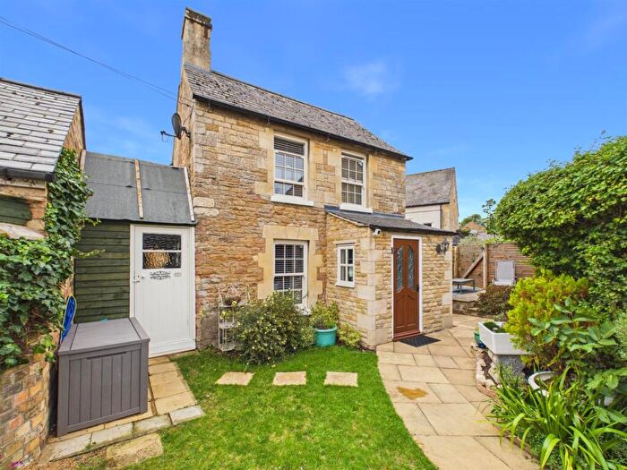 2 Bedroom Cottage For Sale In The Green, Ketton, Stamford, PE9