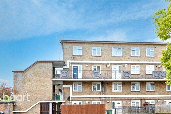 3 Bedroom Maisonette For Sale In Boyce Way Plaistow, London, E13