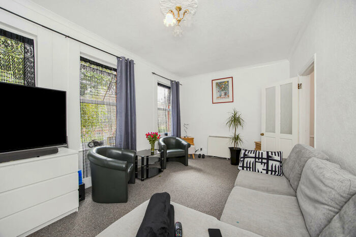 1 Bedroom Flat For Sale In Morieux Road, E10