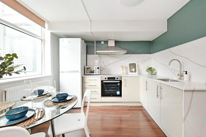 3 Bedroom Apartment To Rent In Broomgrove Apartments, Broomgrove Road, Sheffield, S10