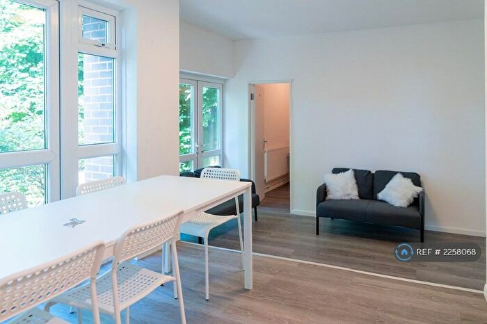 6 Bedroom Detached House To Rent In Harefield Close, Exeter, EX4