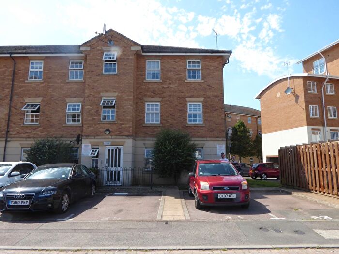 2 Bedroom Flat To Rent In Lion Court, Northampton, NN4