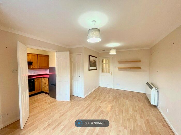 2 Bedroom Flat To Rent In Mahon Court, Moodiesburn, Glasgow, G69