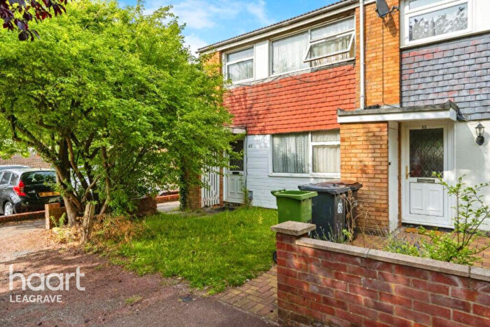 3 Bedroom End Of Terrace House For Sale In Thrales Close, Luton, LU3