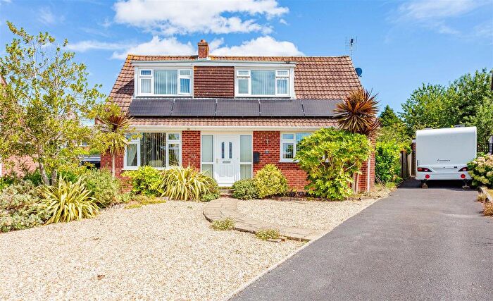 3 Bedroom Detached House For Sale In Stuart Way, Bridport, DT6