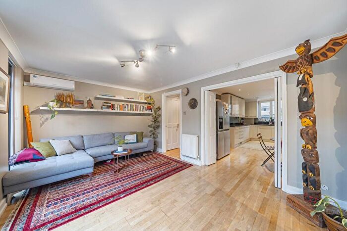 3 Bedroom Terraced House For Sale In Caistor Road, Balham, SW12