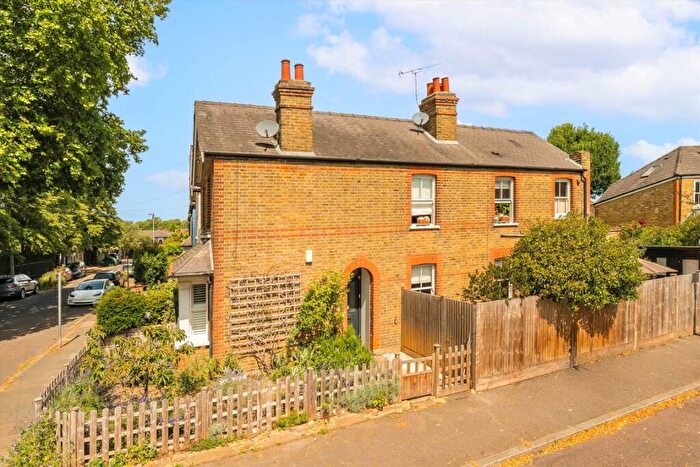 2 Bedroom Flat For Sale In Bonner Hill Road, Kingston Upon Thames, KT1