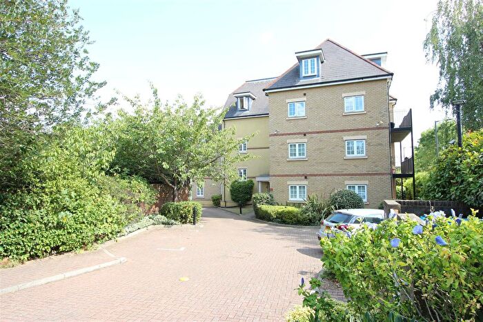 1 Bedroom Flat For Sale In River Bank, London, N21