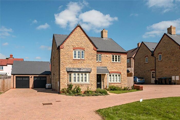 4 Bedroom Detached House To Rent In Breakspear Way, Witney, OX29