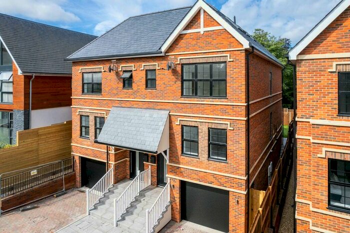 4 Bedroom Semi-Detached House To Rent In Church Road, Kenley, CR8