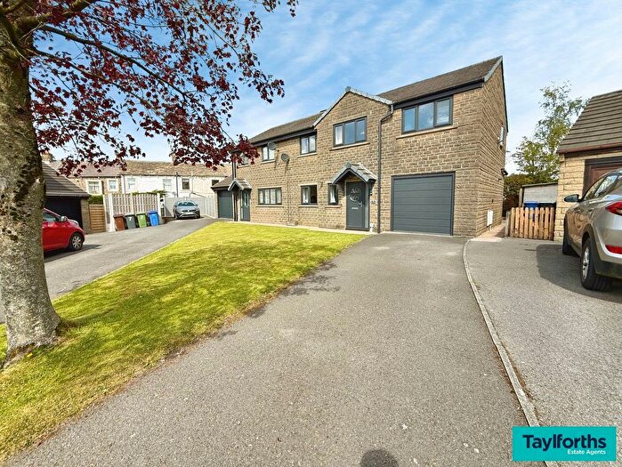 4 Bedroom Semi-detached House For Sale In Cedars Close, Barnoldswick, BB18