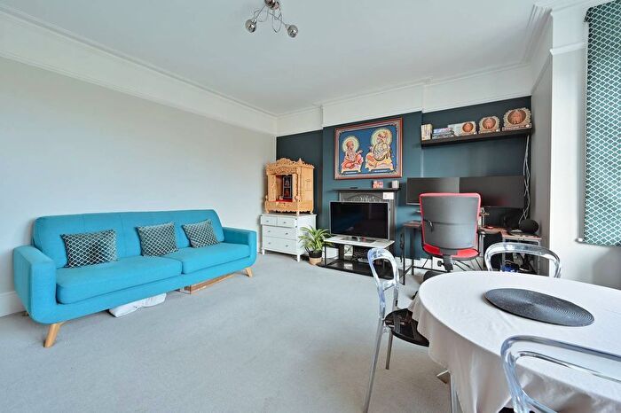 2 Bedroom Maisonette For Sale In Radnor Road, Harrow, HA1