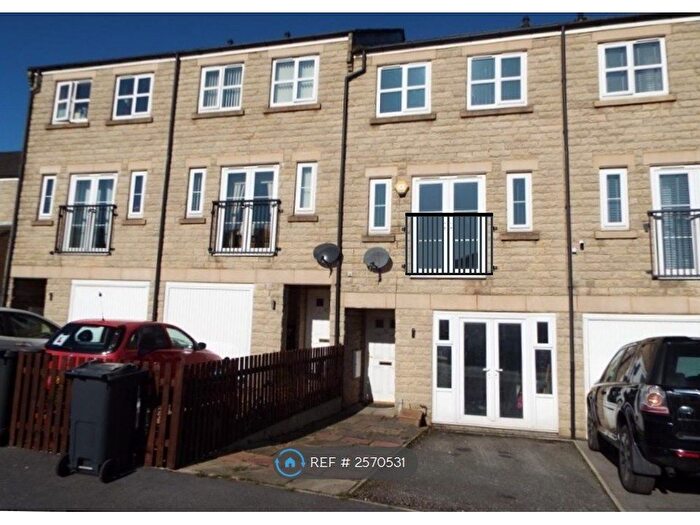 3 Bedroom Terraced House To Rent In Moins Close, Halifax, HX2