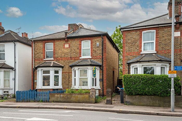 Maisonette To Rent In Hawks Road, Kingston, Kingston Upon Thames, KT1