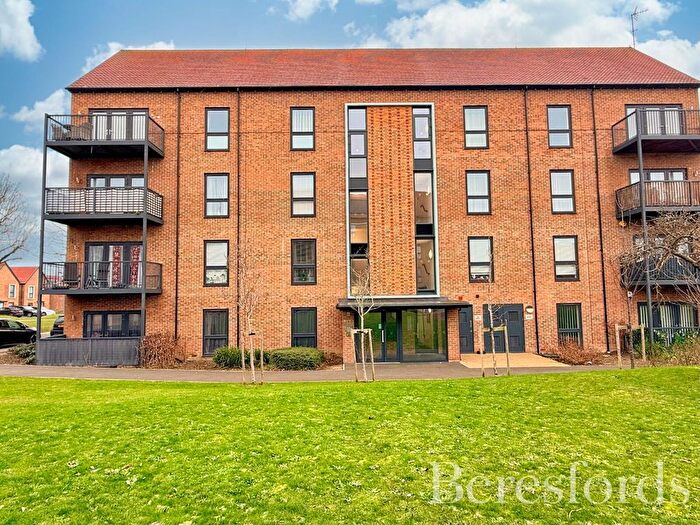 2 Bedroom Flat For Sale In Gladiator Way, Hornchurch, RM12