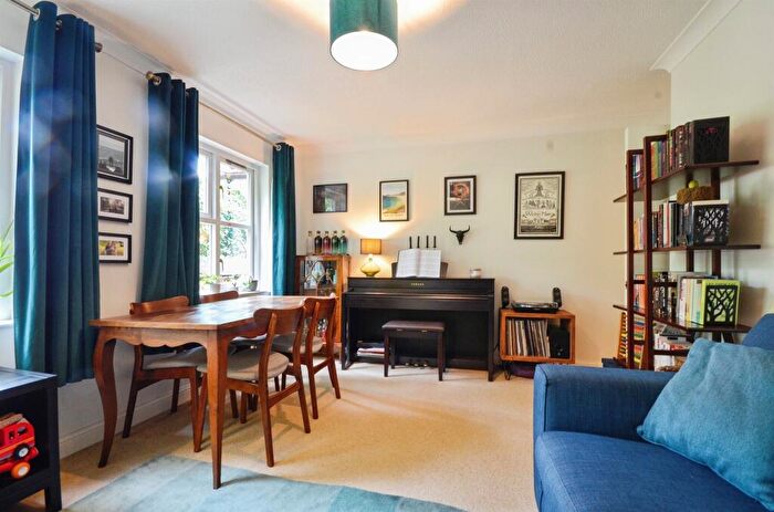 2 Bedroom Apartment For Sale In The Brambles, St. Albans, AL1