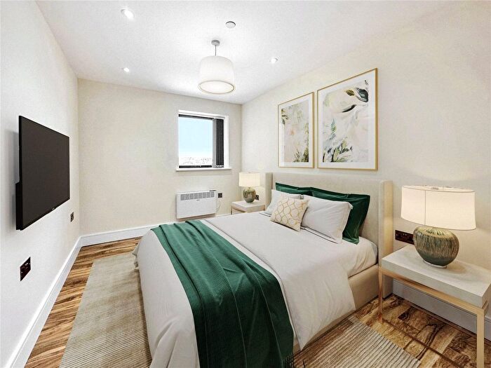 2 Bedroom Flat To Rent In Church Street, Slough, Berkshire, SL1