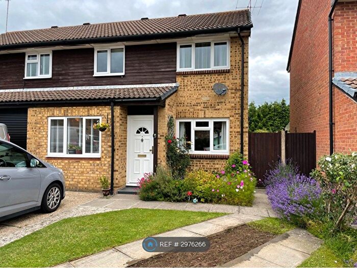 3 Bedroom Semi-detached House To Rent In Binbrook Close, Lower Earley, Reading, RG6