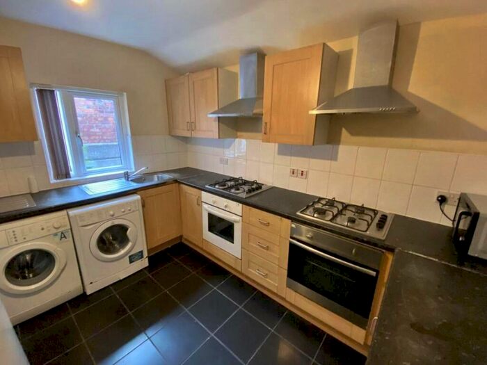 7 Bedroom Terraced House To Rent In Mauldeth Road, Manchester, Greater Manchester, M20