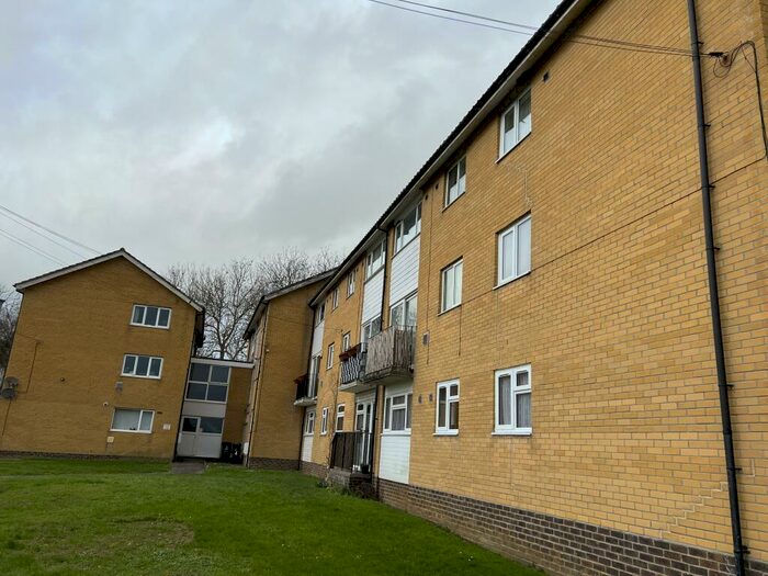 3 Bedroom Maisonette To Rent In Richmond Court, Ilchester, BA22