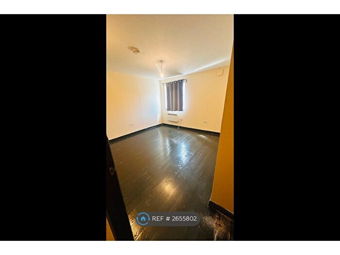2 Bedroom Flat To Rent In New Road, Chatham, ME4