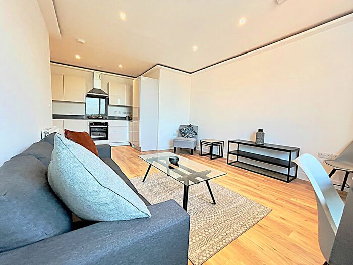 2 Bedroom Flat To Rent In Lurke Street, Bedford, MK40